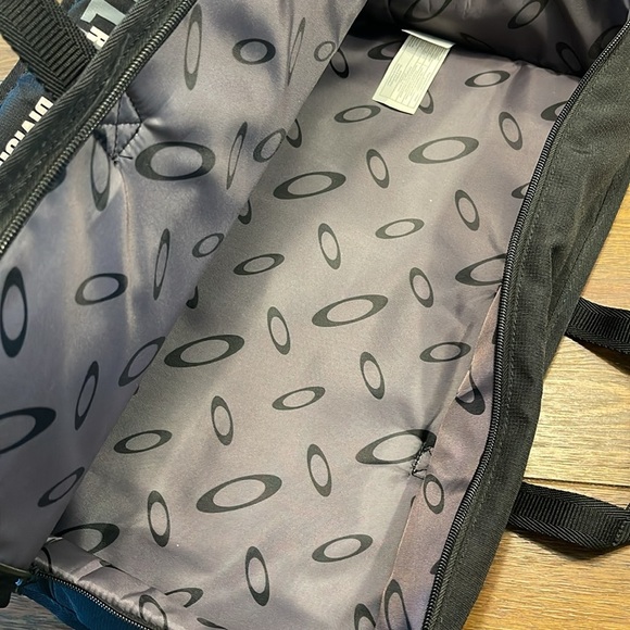 Oakley | Racing Division | Travel Bag | Racing Suit Bag - Picture 2 of 2